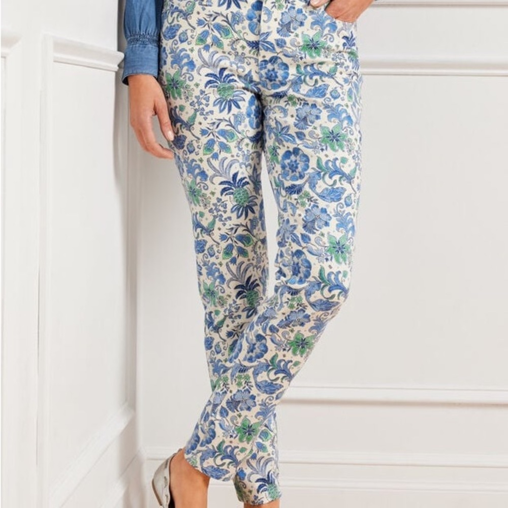 SLIM ANKLE JEANS - WHIMSICAL FLORAL - CURVY FIT